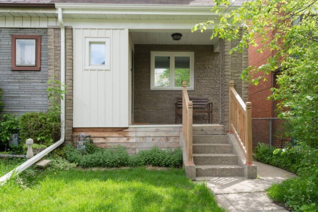 Spacious Room With Ensuite Bathroom Near Subway, Koreatown & Uoft Toronto Eksteriør billede